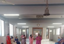 थेट मंदिरातच घेतले मासिक पाळी विषयीचे चर्चा सत्र :